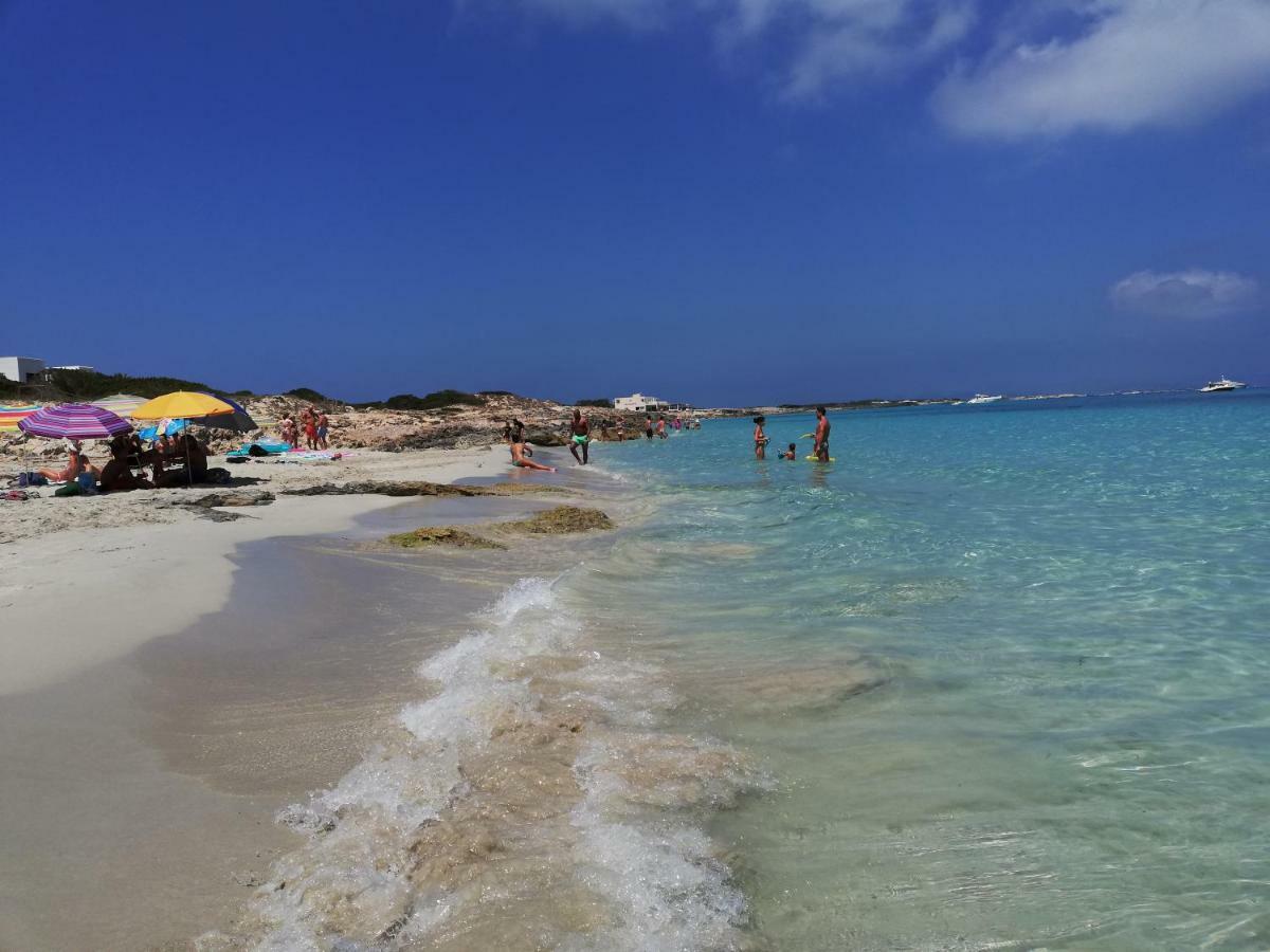 Apartamentos Las Dunas De Levante Es Pujols Dış mekan fotoğraf